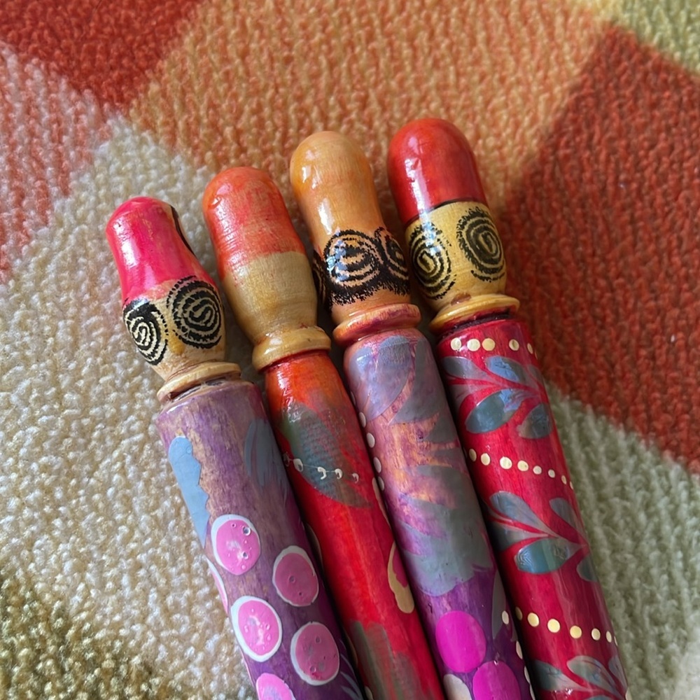 Four Painted Nesting Doll Pens - Picture 4 of 6